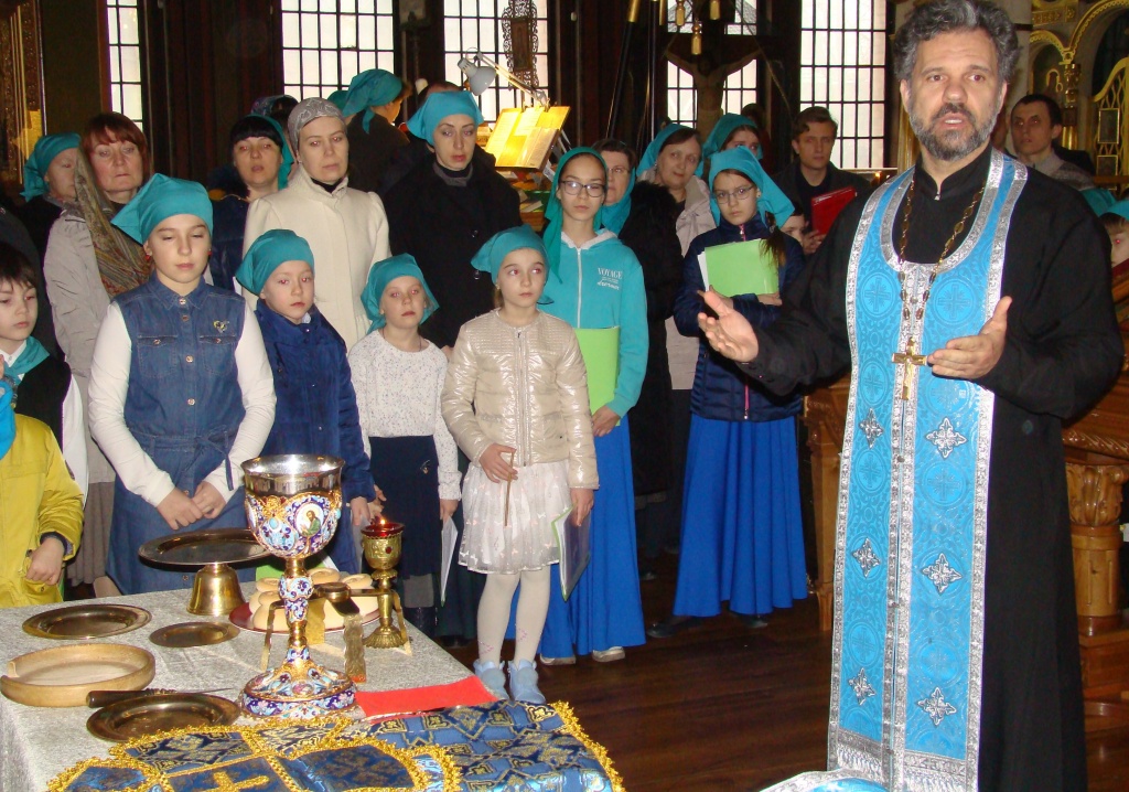 Молитва в храме.JPG